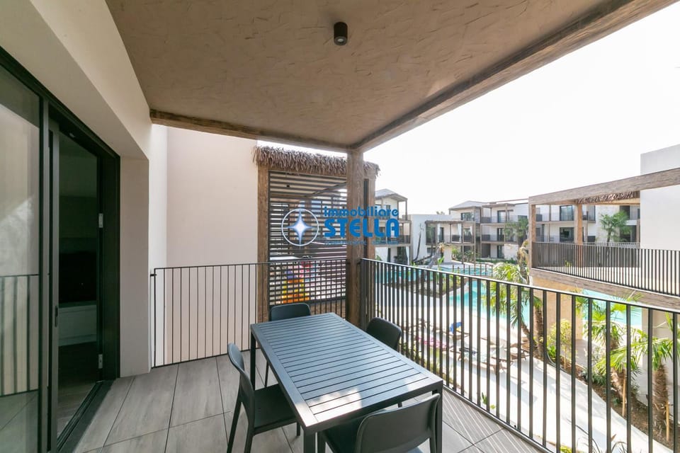 Property building, Balcony/Terrace, Balcony/Terrace