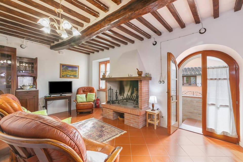 TV and multimedia, Living room, fireplace