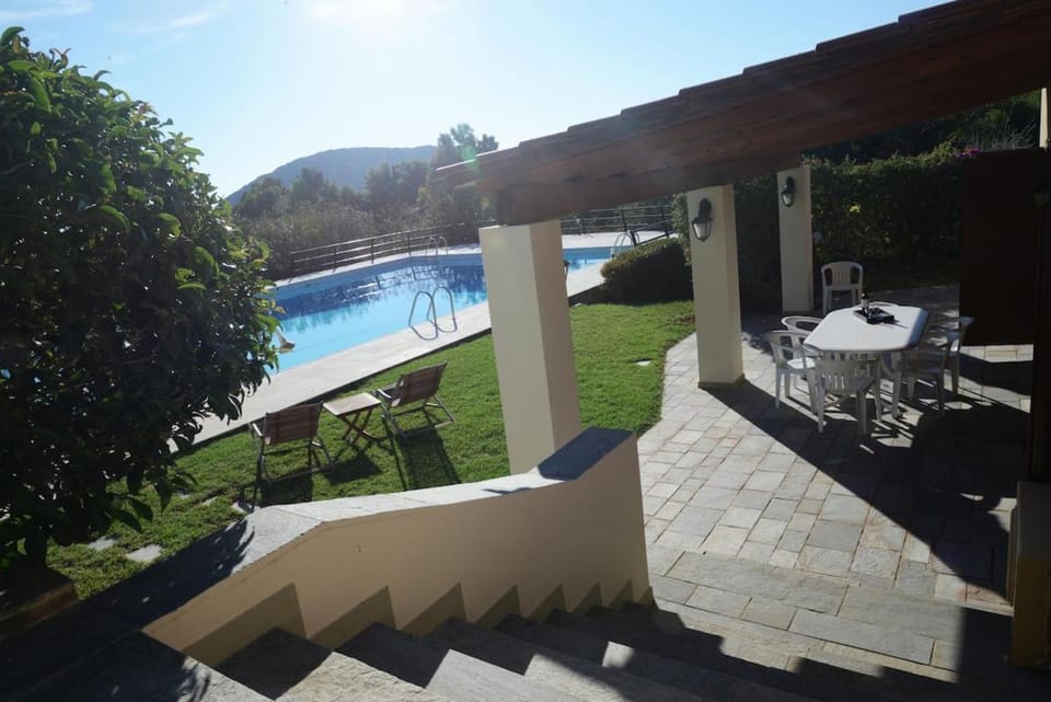 Villa Femy - 3 bedrooms, shared pool with 1 house House in Decentralized Administration of Attica