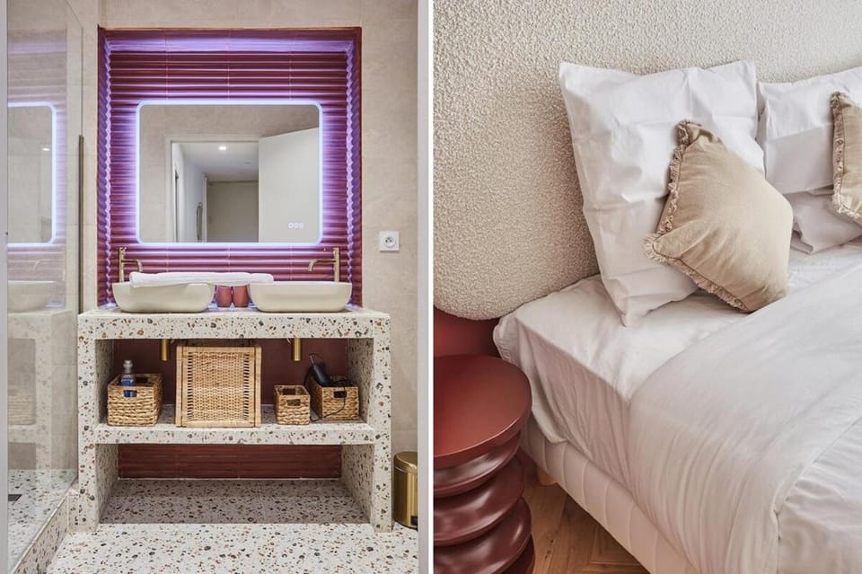 Bed, Bathroom
