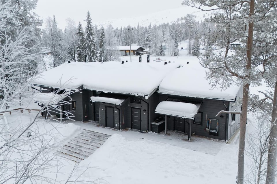 Property building, Facade/entrance, Off site, Day, Natural landscape, Winter