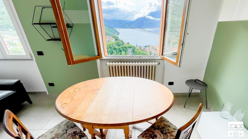 Living room, Dining area, Mountain view