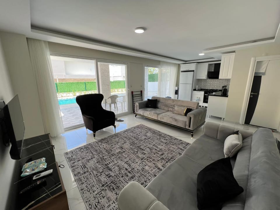 Communal lounge/ TV room, Kitchen or kitchenette