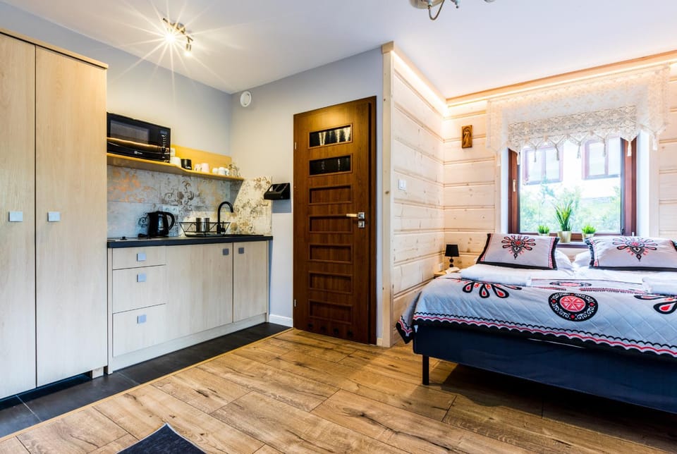 Bed, Kitchen or kitchenette, Bedroom