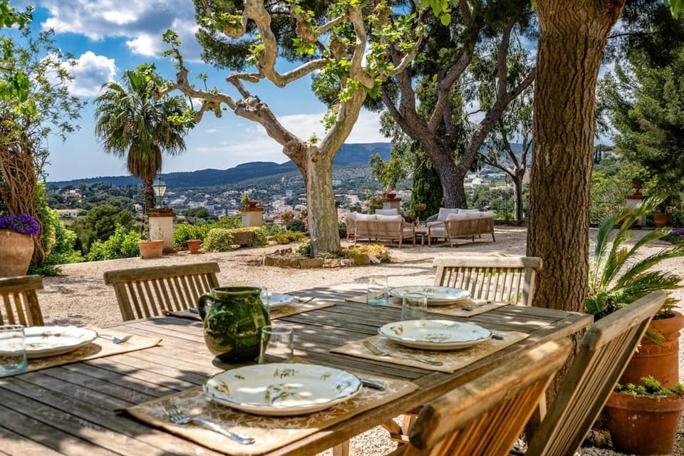 Day, Natural landscape, Dining area, Mountain view