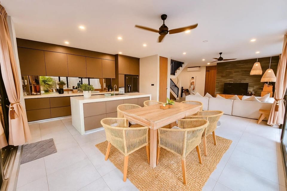 Living room, Seating area, Dining area, kitchen
