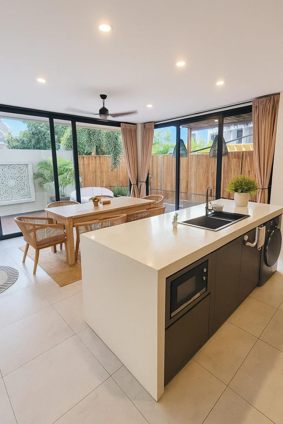 Kitchen or kitchenette, Dining area, oven, washing machine