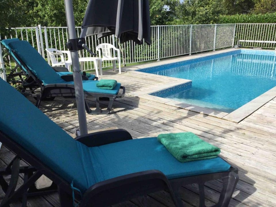 Patio, Pool view, Swimming pool, sunbed