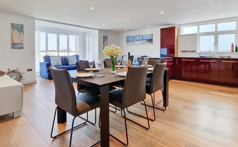 TV and multimedia, Coffee/tea facilities, Kitchen or kitchenette, Living room, Seating area, Dining area, dishwasher, washing machine