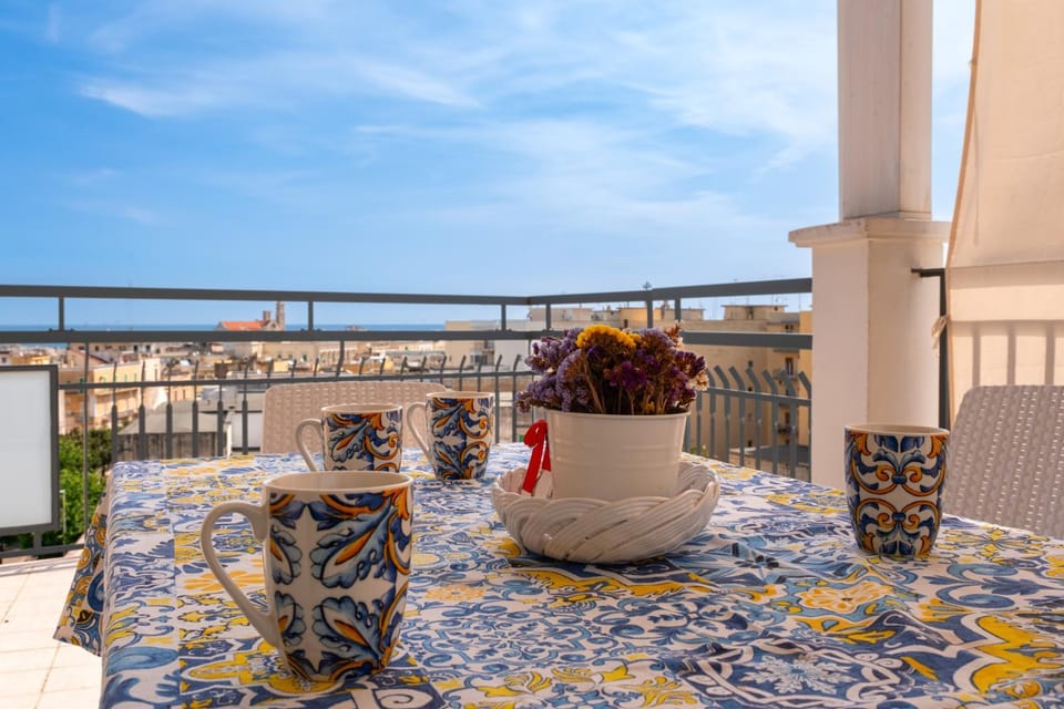 View (from property/room), Balcony/Terrace, City view