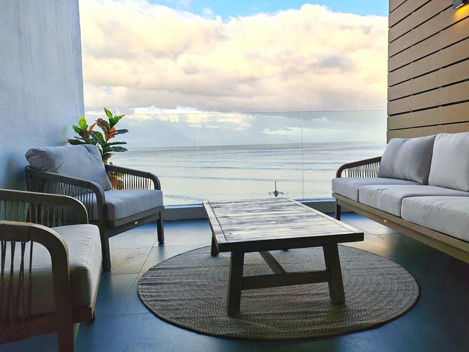 View (from property/room), Balcony/Terrace, Seating area, Sea view