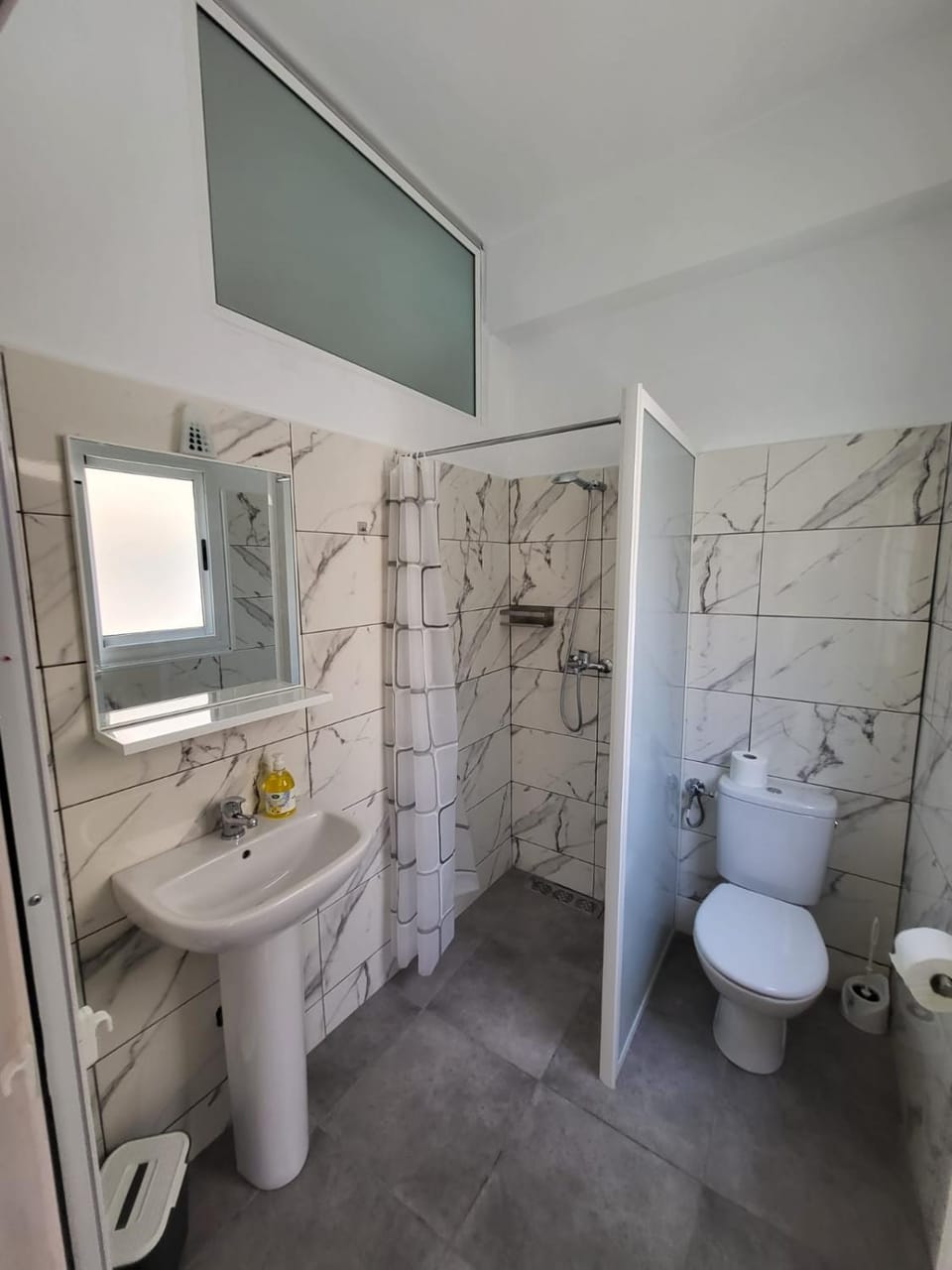Shower, Toilet, Bathroom, towels