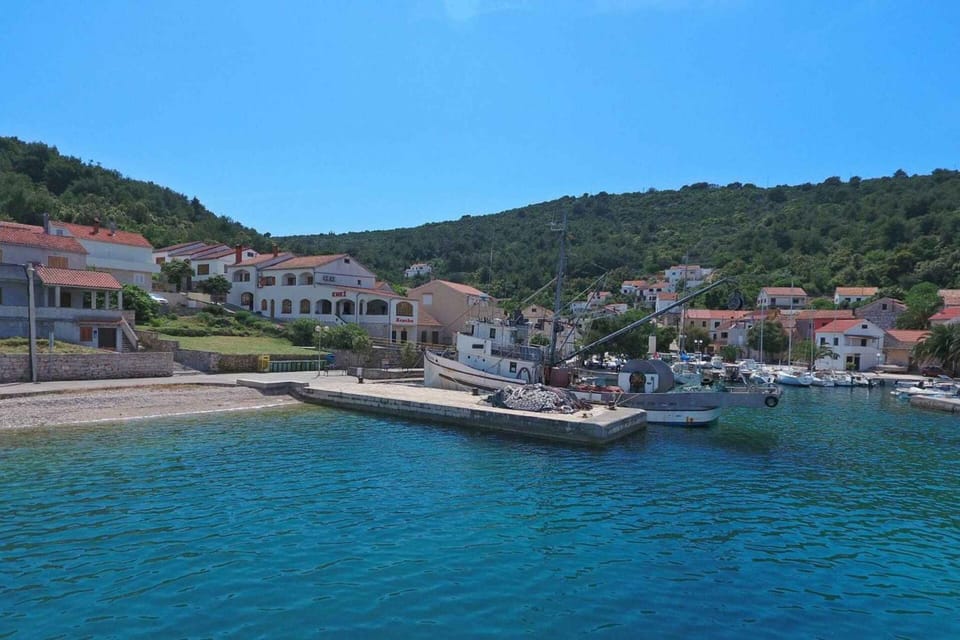 Nearby landmark, Summer, Beach