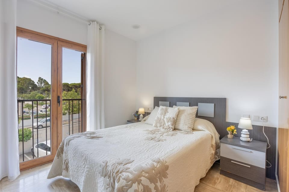Property building, Living room, Bedroom