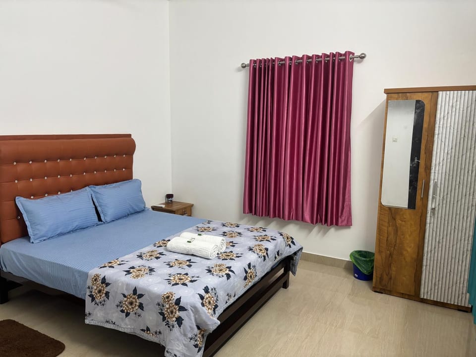 Bed, Photo of the whole room, Bedroom, wardrobe