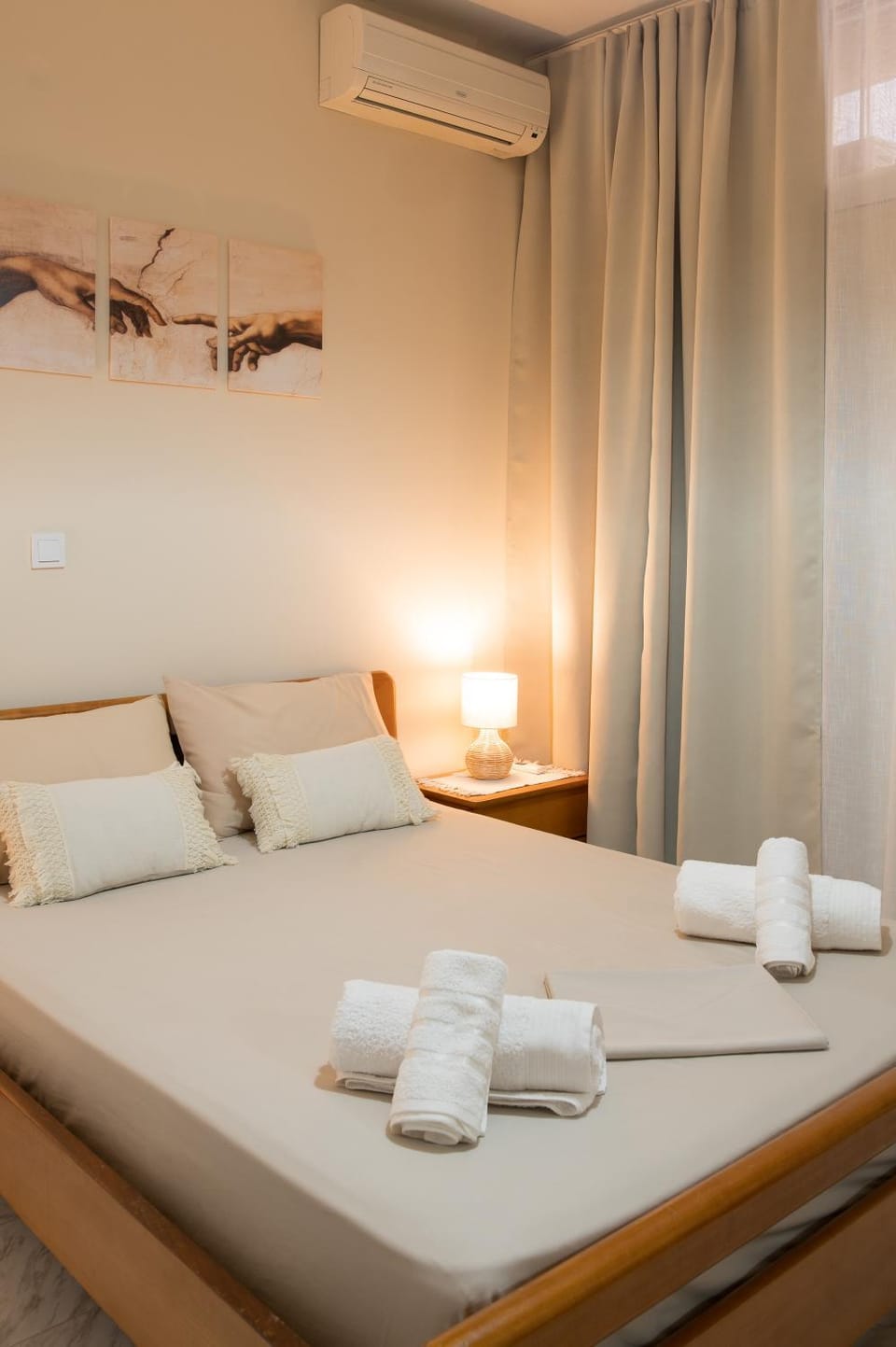 Bed, Photo of the whole room, Bedroom, towels, air conditioner