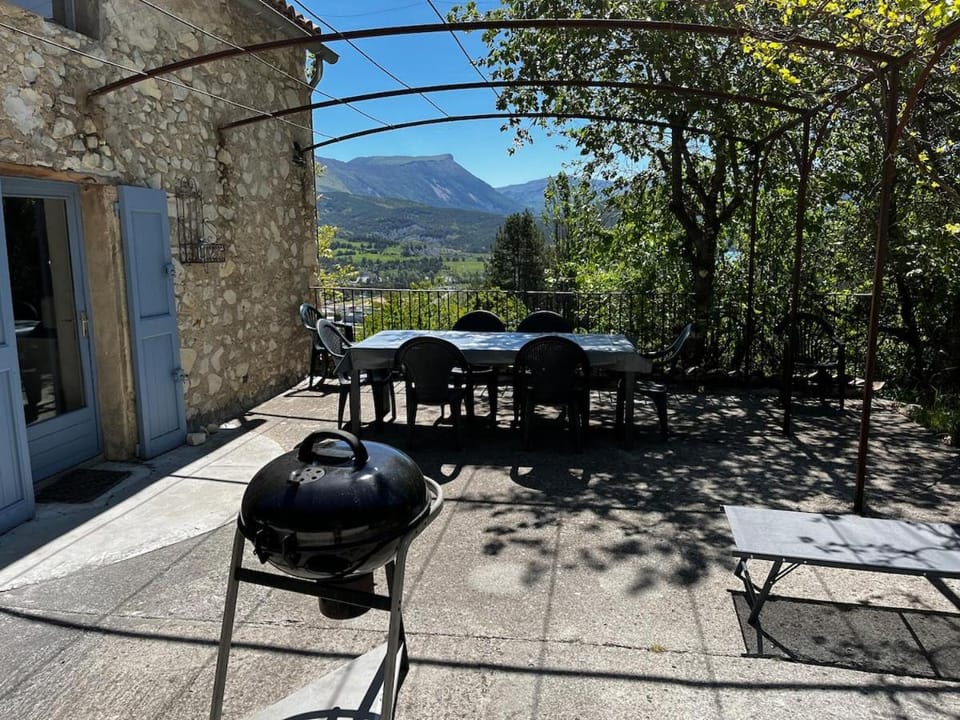 Patio, BBQ facilities, Balcony/Terrace, Mountain view