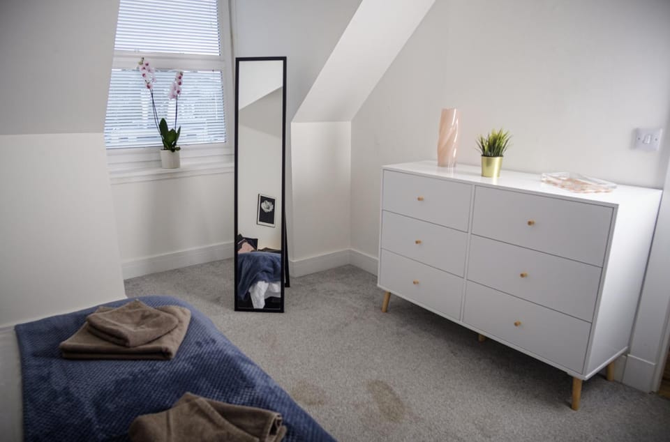 Bedroom, wardrobe