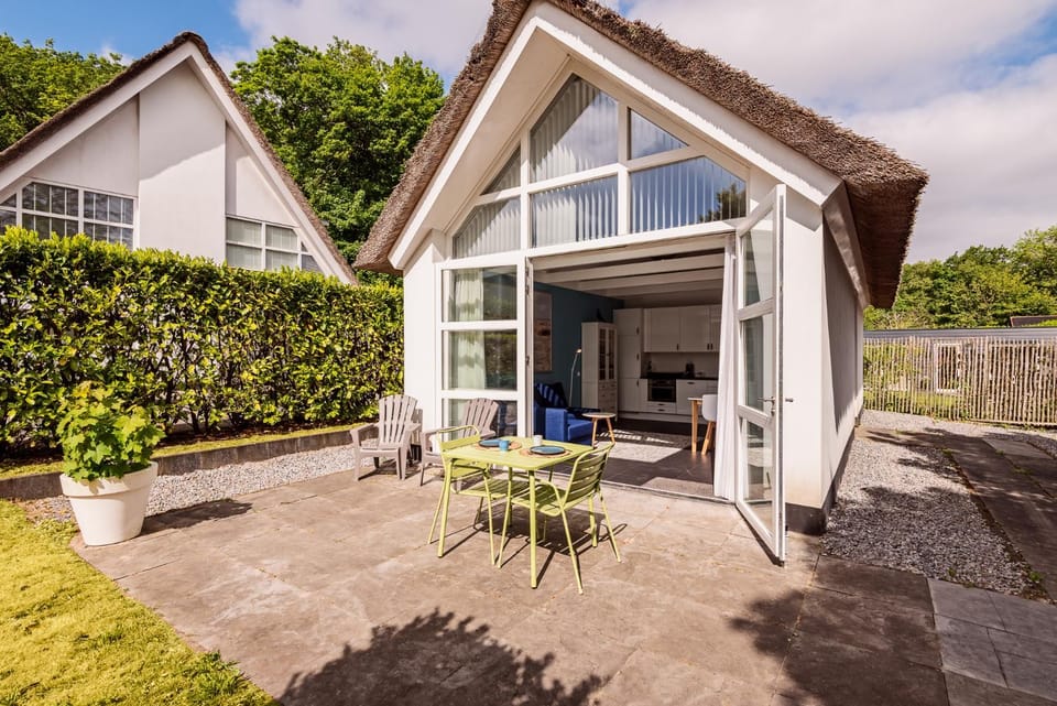 Property building, Garden, Dining area