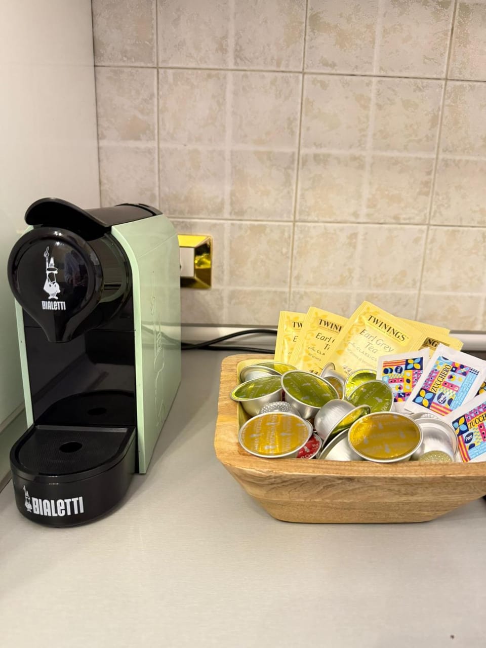 Coffee/tea facilities, Kitchen or kitchenette, Food