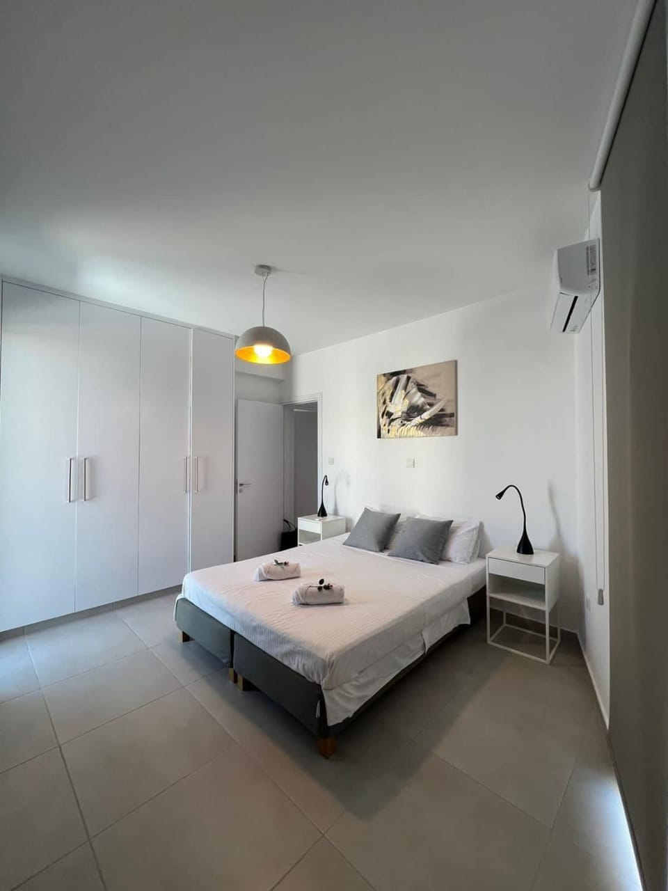 Photo of the whole room, Bedroom, towels, wardrobe