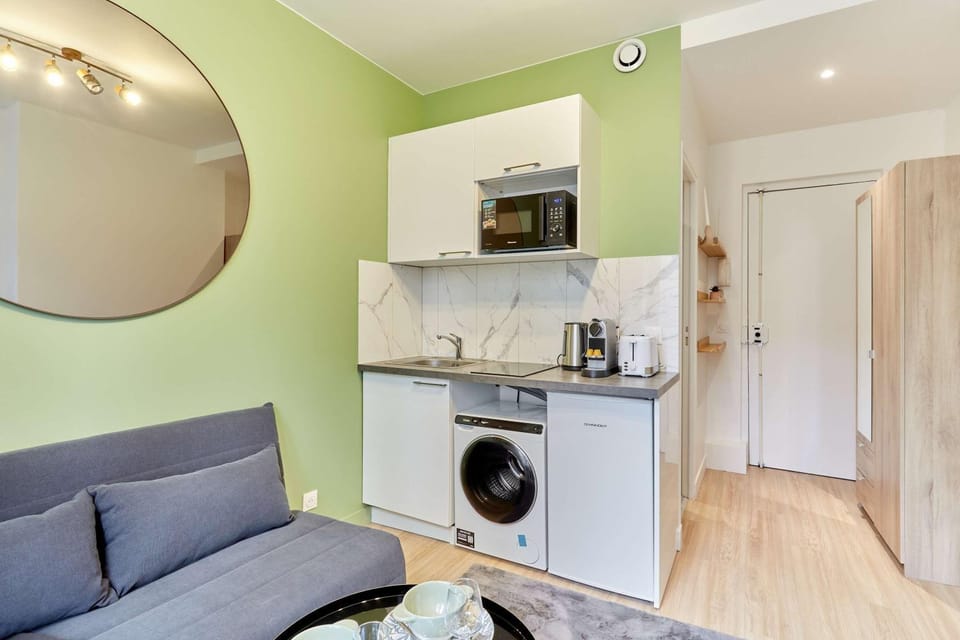 Kitchen or kitchenette, Living room