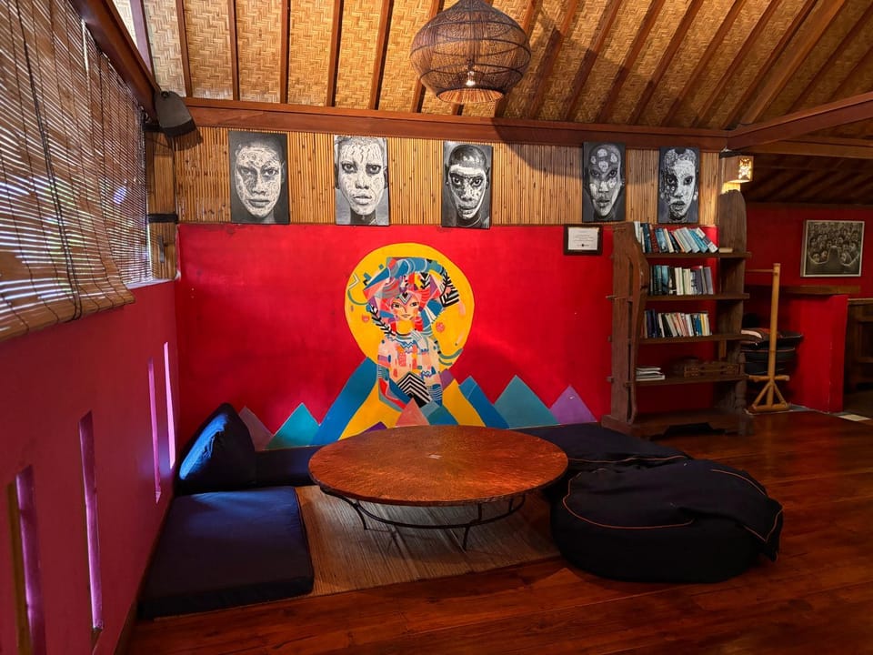 Restaurant/places to eat, Seating area