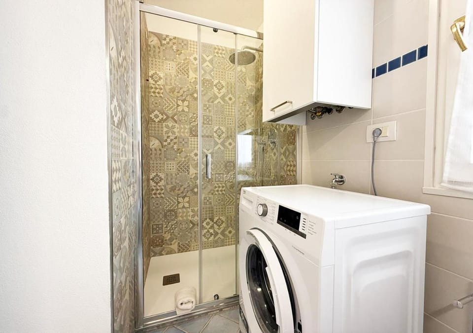 Shower, Bathroom, washing machine