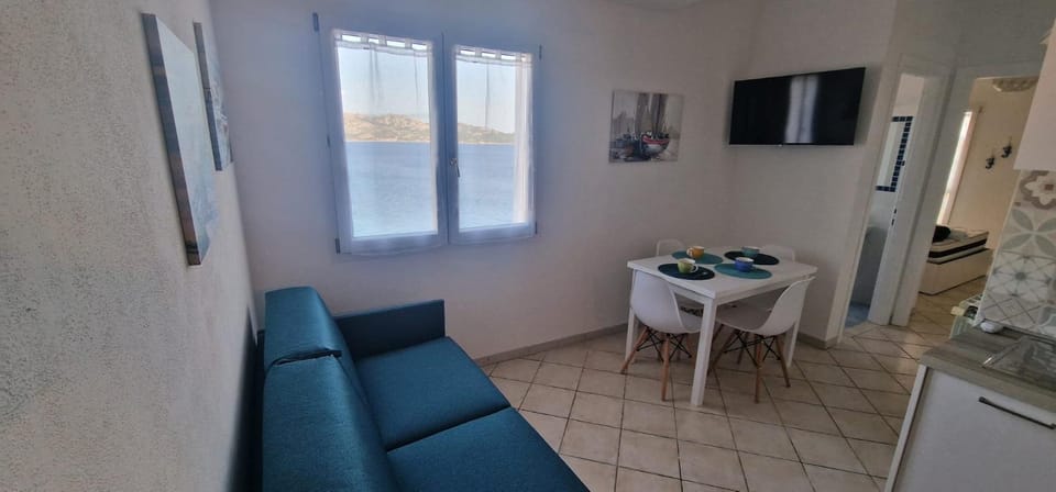 TV and multimedia, Kitchen or kitchenette, Living room, Dining area