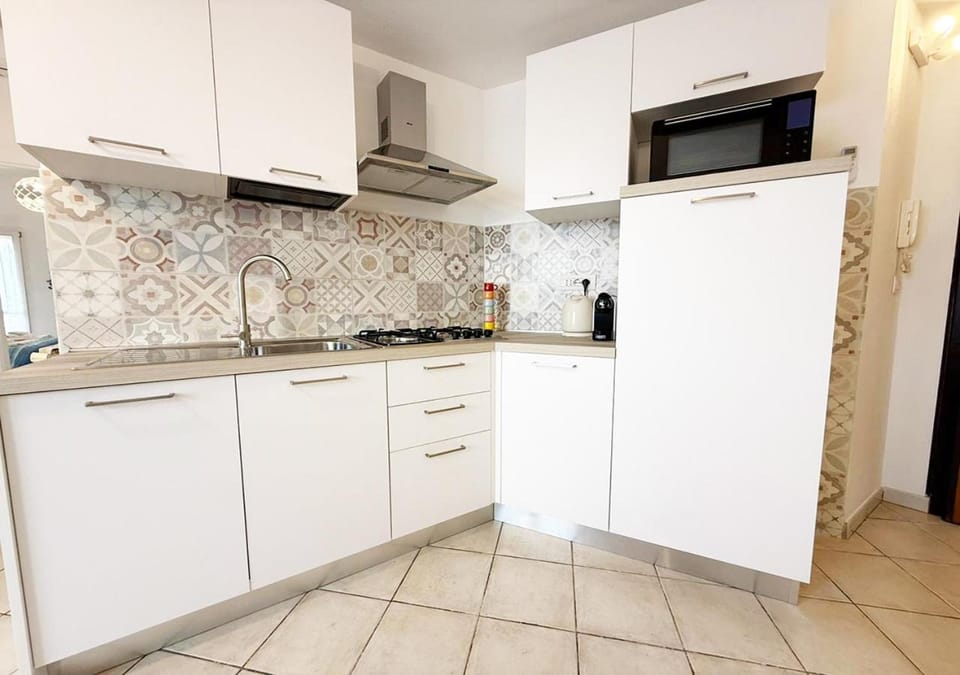 Kitchen or kitchenette, oven, stove