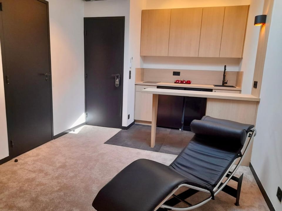 Kitchen or kitchenette, Living room, Seating area