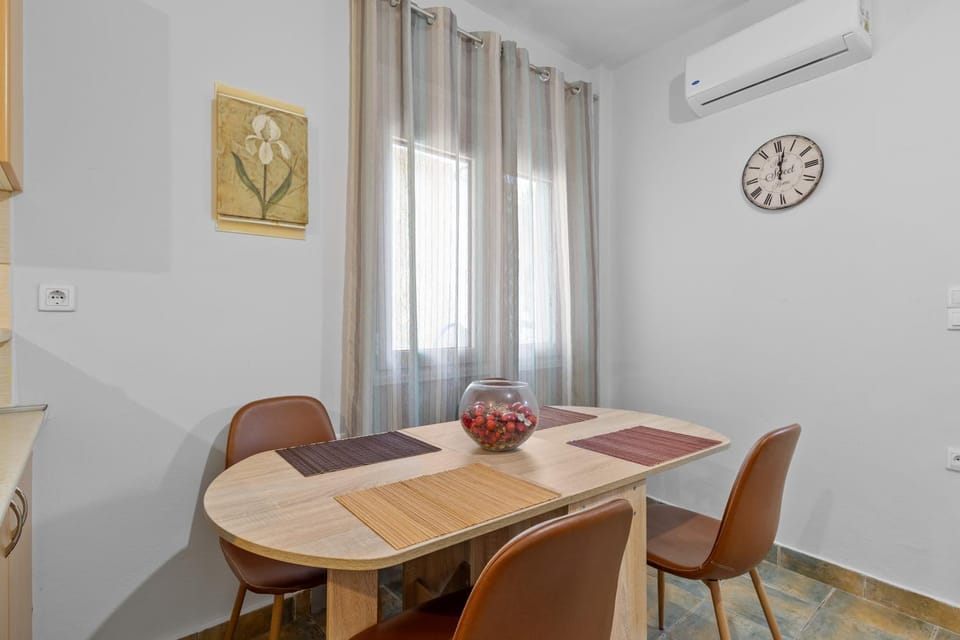 Litsa's Maisonette Near Sea - City Center House in Chania