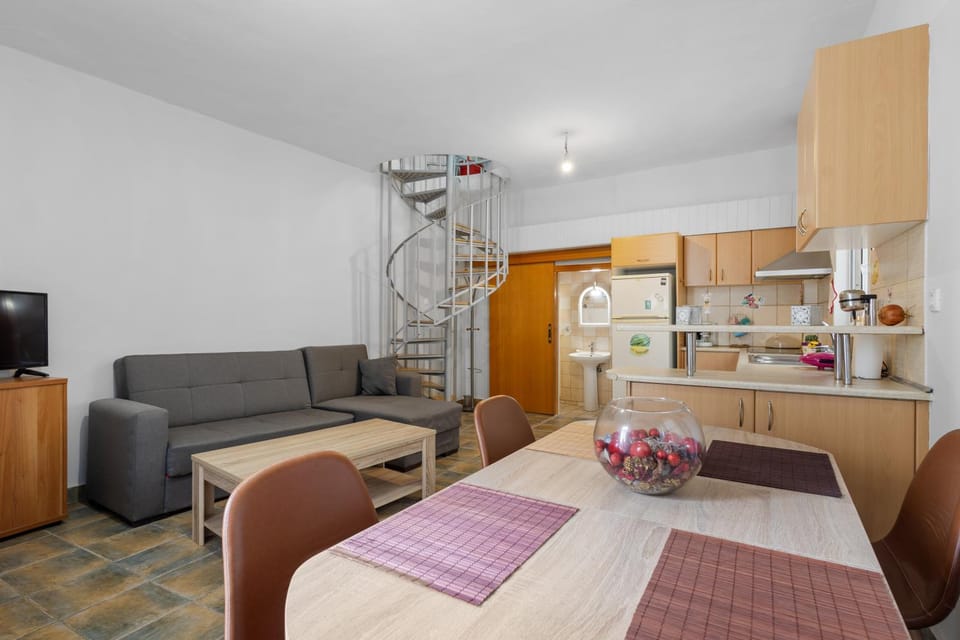 Litsa's Maisonette Near Sea - City Center House in Chania