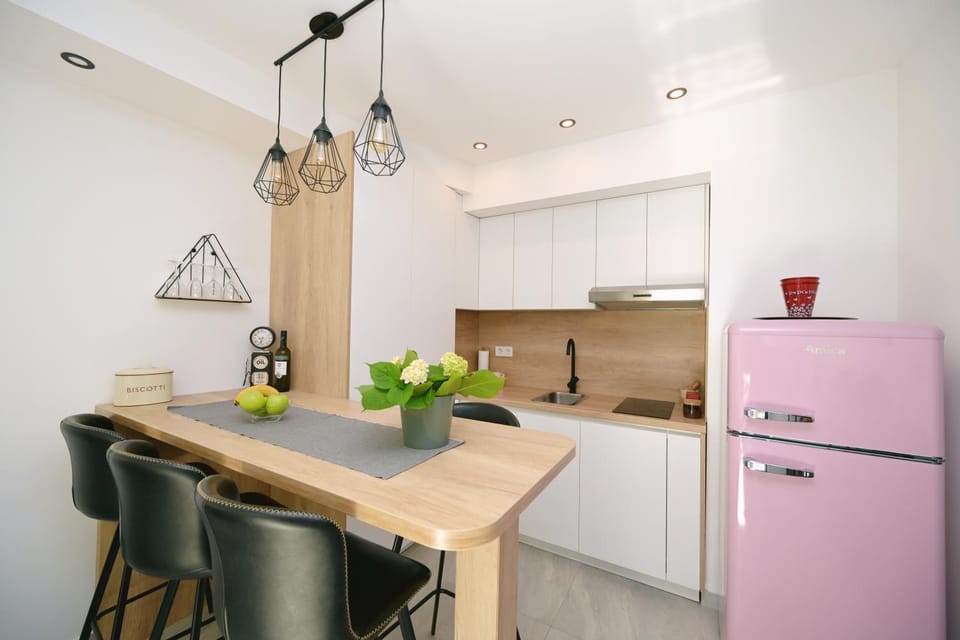 Dining area, kitchen