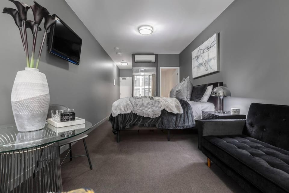 Cozy and Central Studio in Melbourne CBD at QV Market Apartment in Melbourne