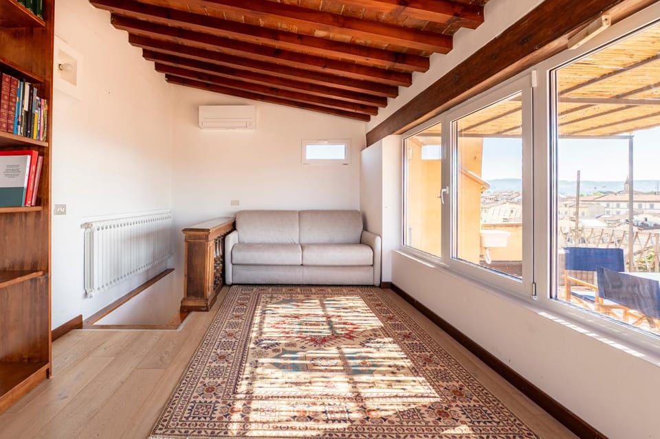 View (from property/room), Living room, Seating area