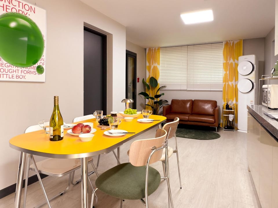Food and drinks, Dining area