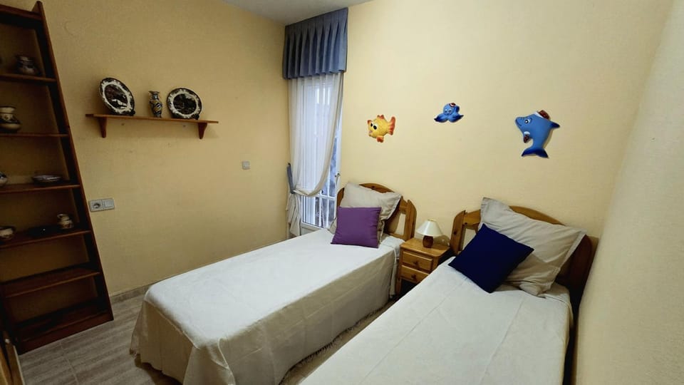 Bedroom, cot