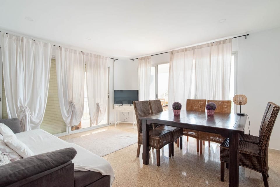 Communal lounge/ TV room, Living room, Dining area