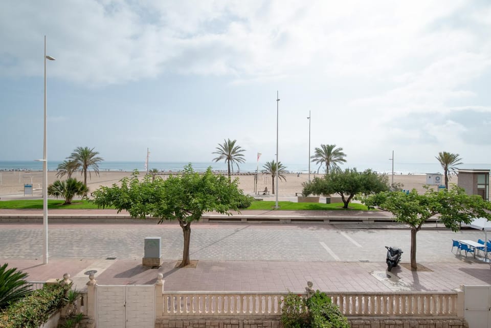 Beach, Sea view, Location