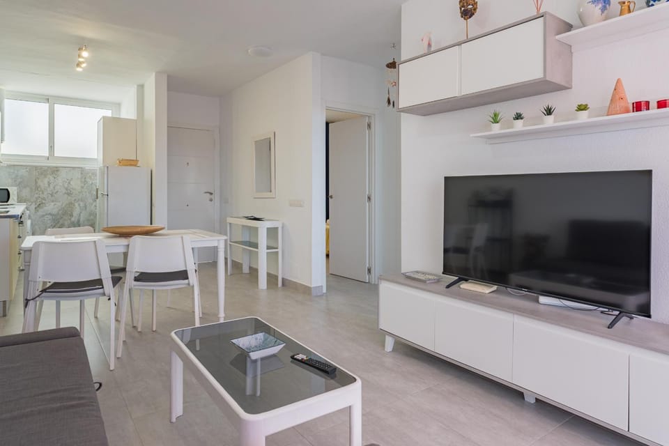 2BR Azahara Dream - Pool & Seaviews House in Playa de las Americas