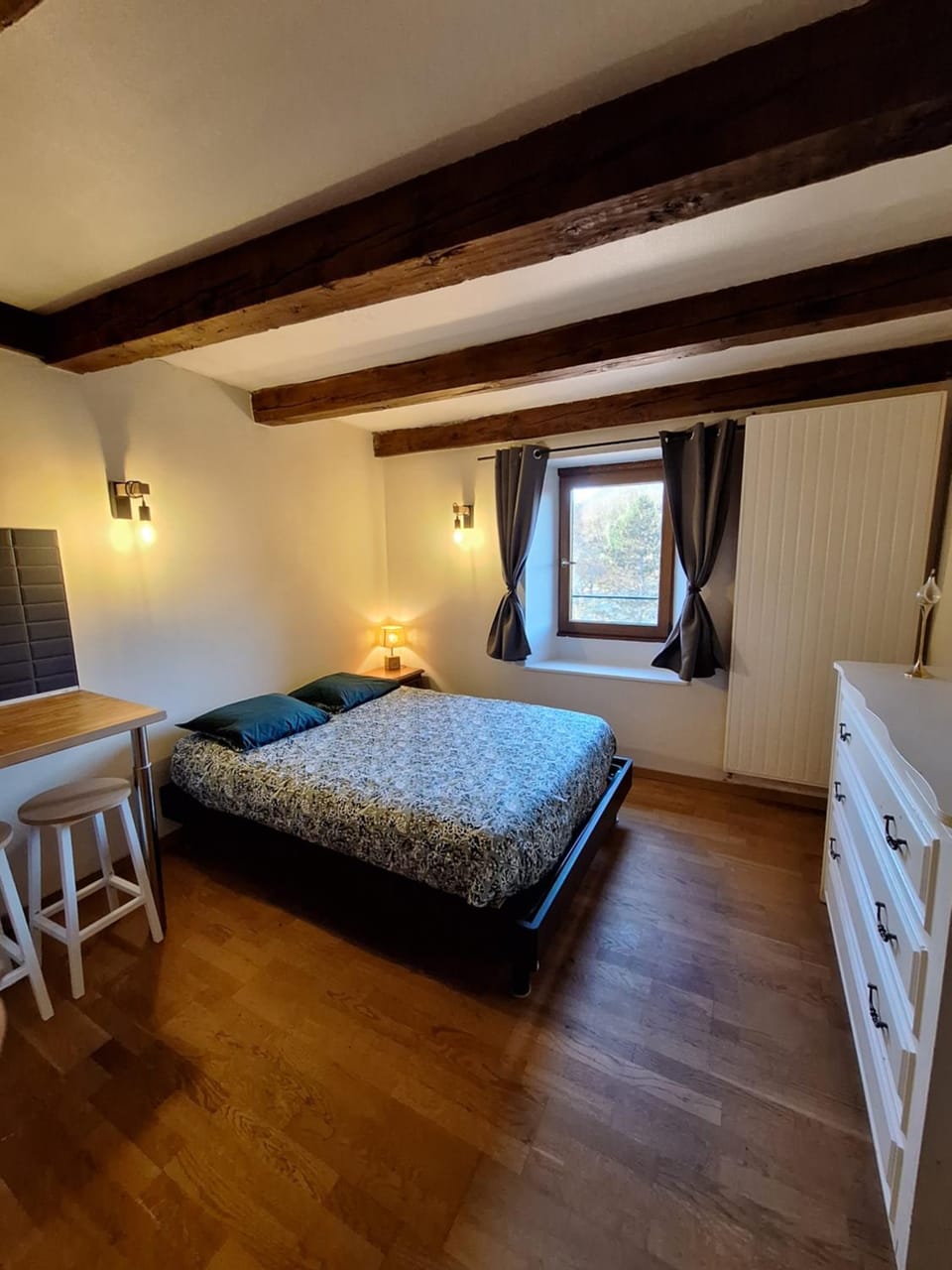 Bed, Living room, Bedroom