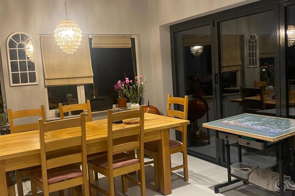 Seating area, Dining area