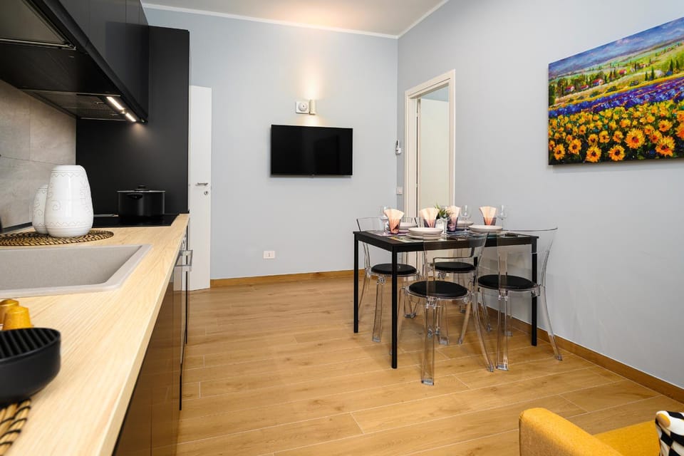 Kitchen or kitchenette, Living room, Dining area