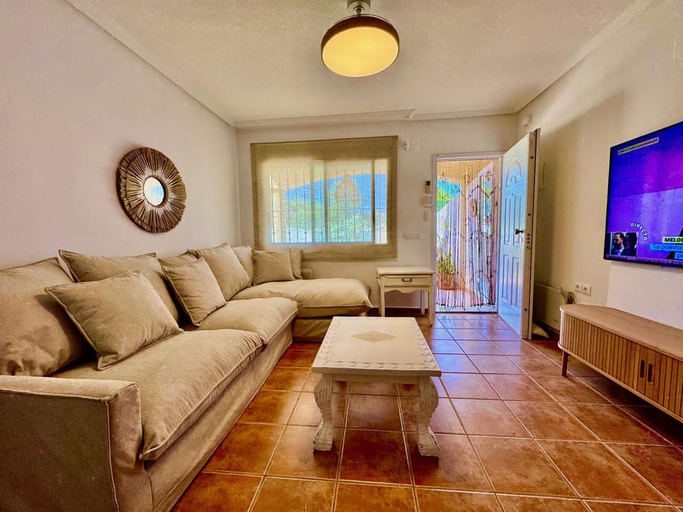 Communal lounge/ TV room, TV and multimedia, Living room, Seating area