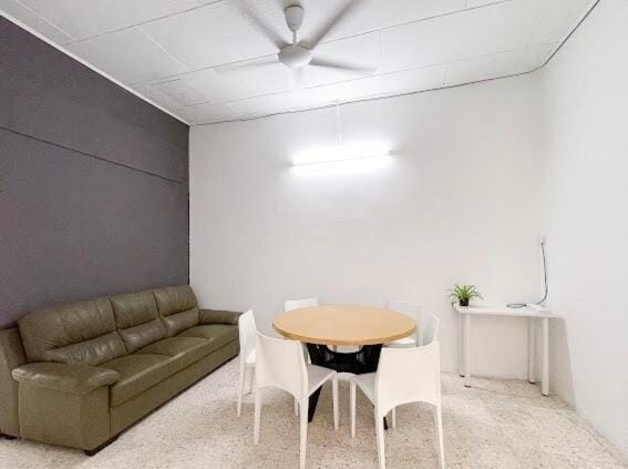 Pearl Cottage - 2min Drive to Lam Wah Ee Hospital House in George Town