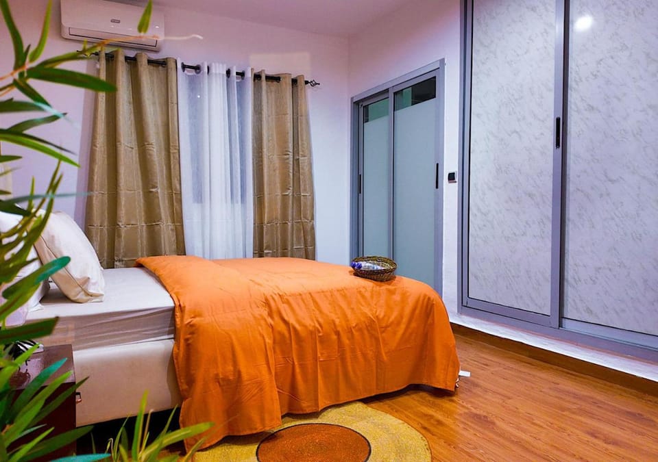 Bed, Photo of the whole room