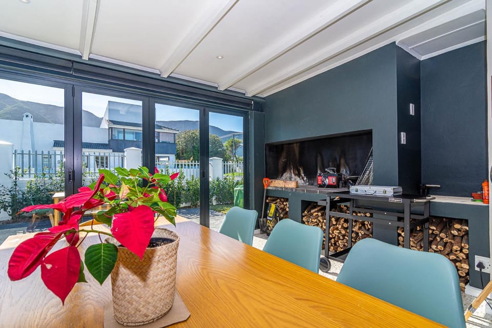 BBQ facilities, Dining area