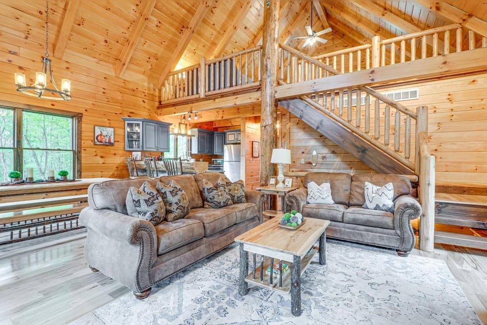 15 Mi to Hocking Hills: Secluded Cabin w/ Hot Tub Cabin in Ohio