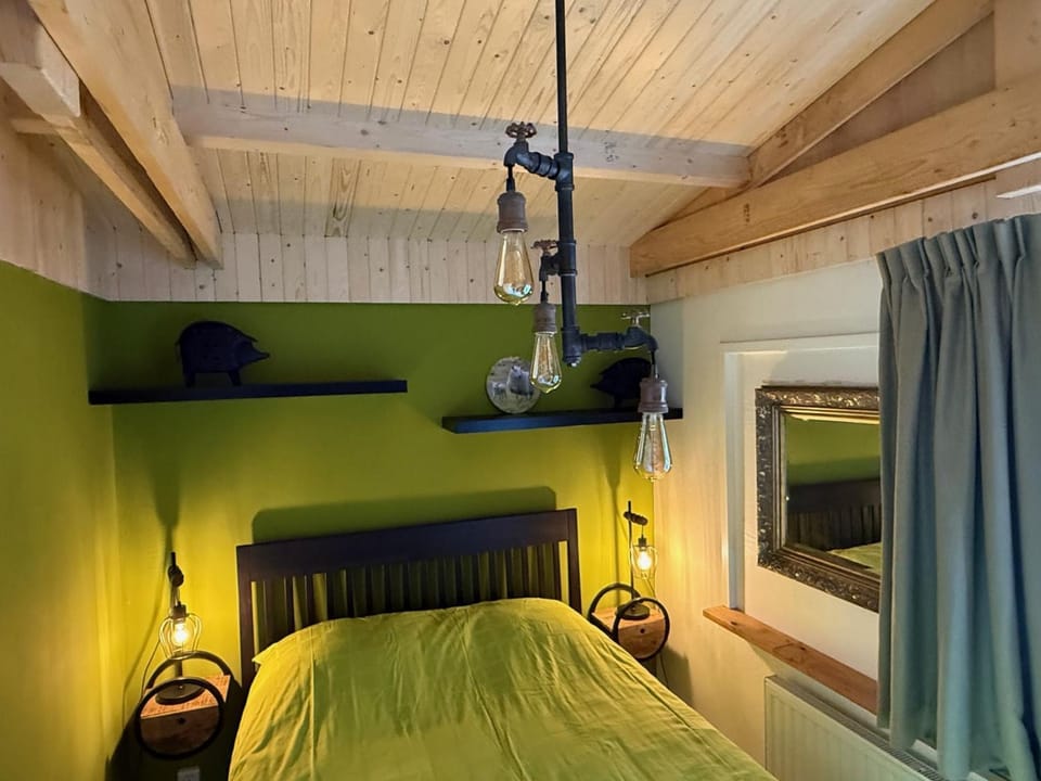 Bed, Bedroom
